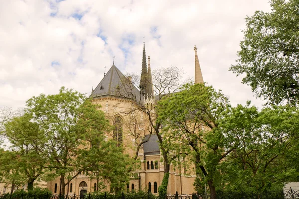 Budapest, Hongarije-gotische stijl kerk van St. Elisabeth — Stockfoto