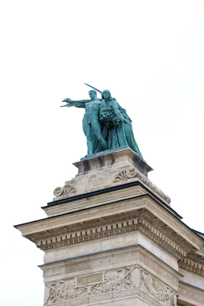 Pomník na náměstí hrdinů cca v Budapešti, Maďarsko. — Stock fotografie