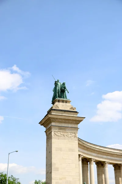 Emlékmű a Hősök tere körül, Budapest, Magyarország. — Stock Fotó