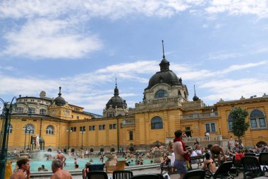 Szechenyi şifalı banyo Budapeşte, Macaristan, Avrupa'nın en büyük tıbbi banyo olduğunu.
