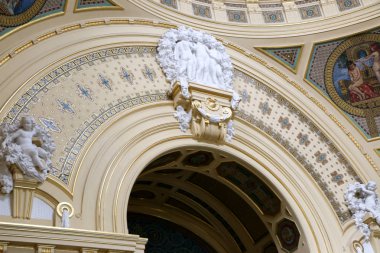 Szechenyi şifalı banyo Budapeşte, Macaristan, Avrupa'nın en büyük tıbbi banyo olduğunu.