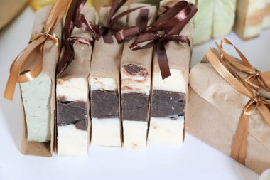 Hediye paketinde doğal vücut bakımı seti