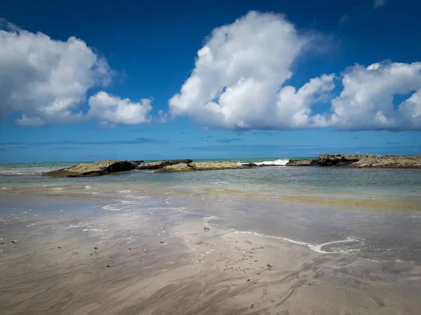 Areia e oceano Praia dos Carneiros, Pernambuco, Brasil — Fotografia de Stock