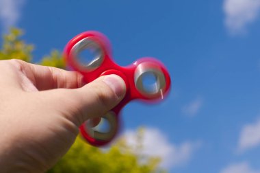 Topluca spinner elinde döner