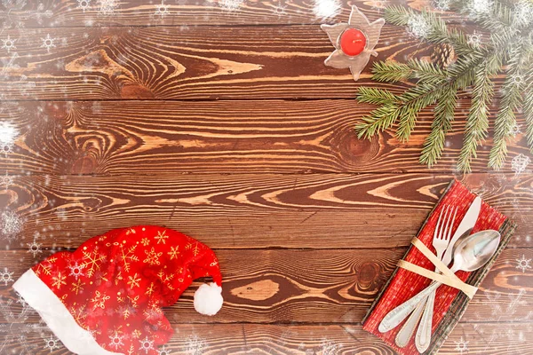 Cartão de felicitações para o Jantar de Ano Novo. Prataria em madeira ta — Fotografia de Stock