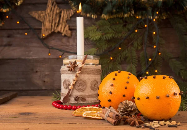 Zutaten für Glühwein auf Holztisch. — Stockfoto