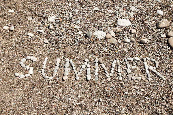 Çakıl Plajı'nda tarafından ortaya konulan kelime yaz.