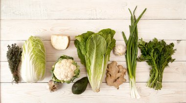 Yeşil ve beyaz taze organik sebze ham