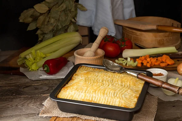 Shepherd's pie traditional english dish. Recipe with minced beef — Stock Photo, Image