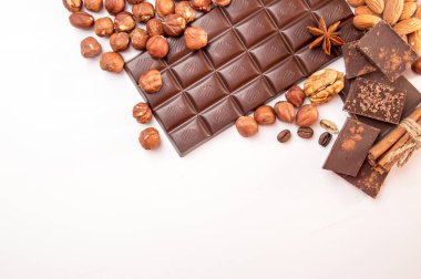 Çikolata parçaları, fındık, Çikolata talaşı ve wh üzerinde ceviz