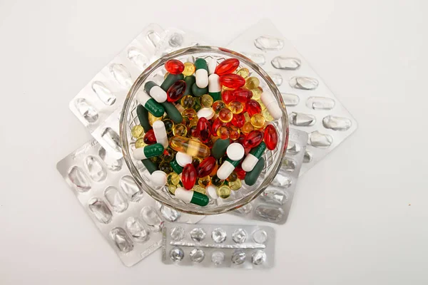 다양 한 의학 정제 및 물집에서 약의 힙 모듬 — 스톡 사진