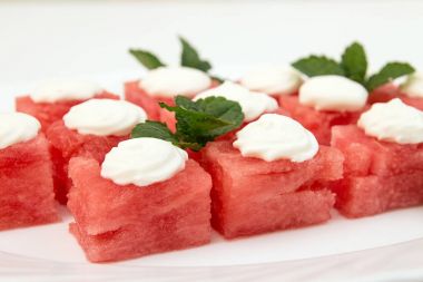 Karpuz vhipped krem Kepçe üst dilim. Tatlı Sumu