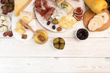 Peynir tabağı adet küflü peynir, salam, p yükü