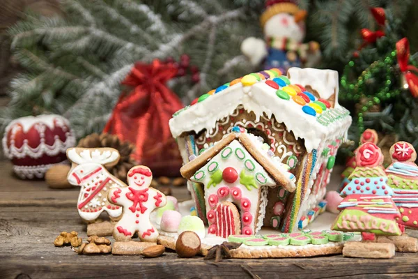 Pepparkakshus. Holiday julgodis. Europeiska jul — Stockfoto