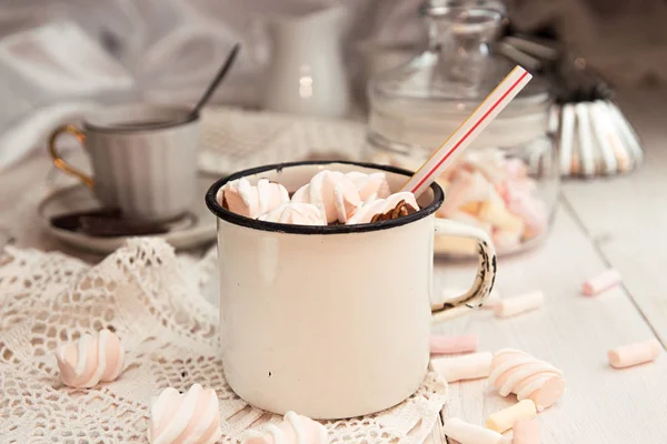 Stock image Mug of hot chocolate drink with marshmallow candies on top and c