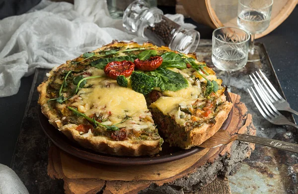Fransızca açıldı pasta kiş ton balığı / tavuk, brokoli, ıspanak,