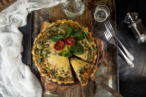 Fransızca açıldı pasta kiş ton balığı / tavuk, brokoli, ıspanak,