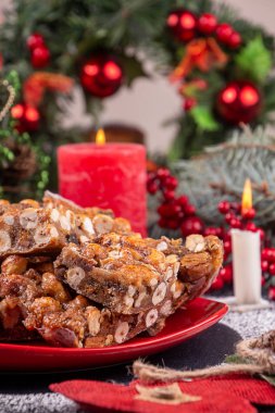 İtalyan fındığı, fındık, badem, incir, ballı tatlı bitti.