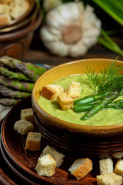 Zuppa Asparagi Cremosi Purred Ciotola Vetro Piatto Nero Contro Asparagi — Foto Stock