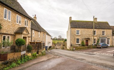  Wiltshire ilçesindeki eski Sherston köyü, Cotswolds, İngiltere ve İngiltere 'ye dayanıyor.