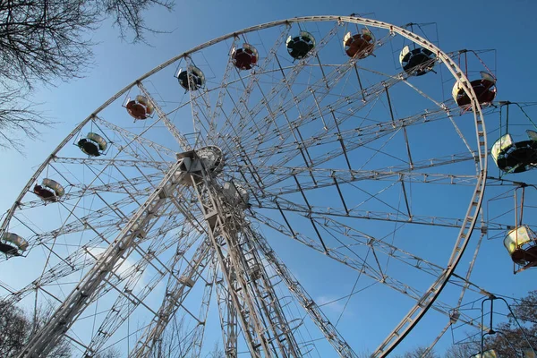 Carrousel Ferris Contre Ciel Bleu Sans Personnes — Photo
