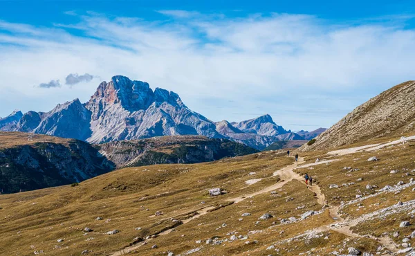 Beautiful Mountain Landscape Surrounding Famous Tre Cime Lavaredo Peaks Veneto — Stock Photo, Image