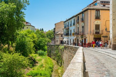 Granada 'daki Carrera del Darro tablosu. Endülüs, İspanya.