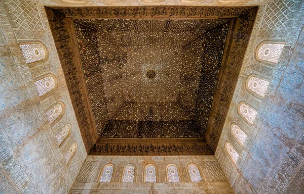 Bóveda Finamente Decorada Palacio Alhambra Granada Andalucía España Junio 2019 —  Fotos de Stock