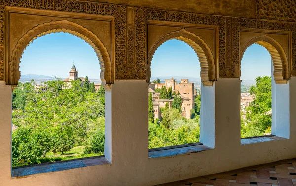 Panoramisch Uitzicht Met Het Alhambra Paleis Gezien Vanaf Generalife Granada — Stockfoto