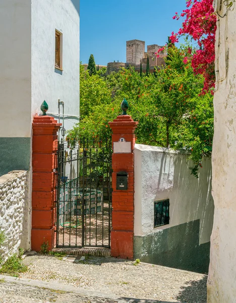 Scénický Pohled Okrese Albaicin Granadě Palácem Alhambra Pozadí Andalusie Španělsko — Stock fotografie