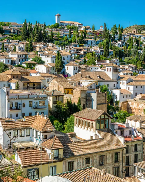 Güneşli Bir Yaz Öğleden Sonrasında Granada Nın Pitoresk Albaisin Semti — Stok fotoğraf