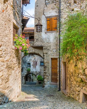 Trento ili, Trentino Alto Adige, İtalya 'daki Canale di Tenno' nun pitoresk köyü..