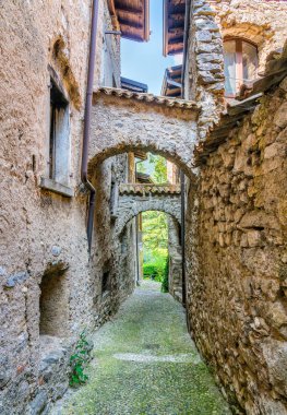 Trento ili, Trentino Alto Adige, İtalya 'daki Canale di Tenno' nun pitoresk köyü..