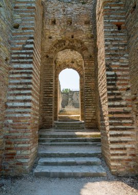 Catullo 'nun Sirmione' deki harabeleri, Garda Gölü, Brescia ili, Lombardy, İtalya.