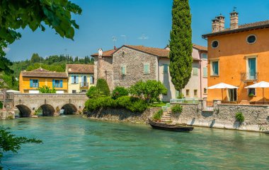 Valeggio sul Mincio 'nun yakınındaki güzel Borghetto köyü. Province of Verona, Veneto, Italya