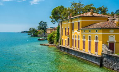 Garda Gölü 'ndeki pitoresk Gargnano kasabası. Province of Brescia, Lombardia, Italya.