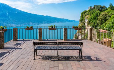 Tremosine sul Garda'da manzara, Garda Gölü'ndeki köy, Brescia eyaleti, Lombardiya, İtalya.