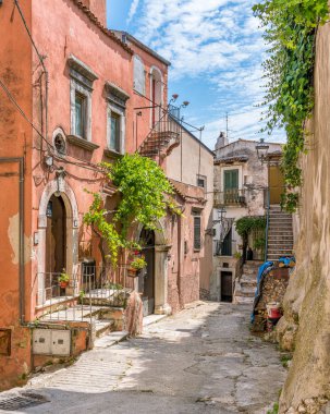 Vico del Gargano 'da manzara, İtalya' nın Puglia eyaletinin Foggia iline bağlı pitoresk bir köy..
