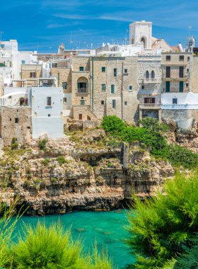 Polignano a Mare, Bari Eyaleti, Apulia (Puglia), Güney İtalya 'da panoramik manzara.