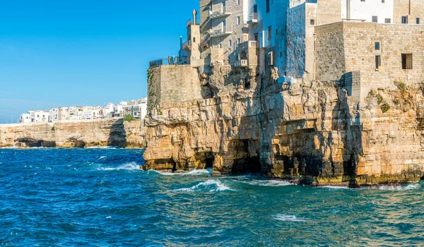 Γραφικά Βράχια Στο Polignano Mare Επαρχία Bari Απουλία Πούλια Νότια — Φωτογραφία Αρχείου