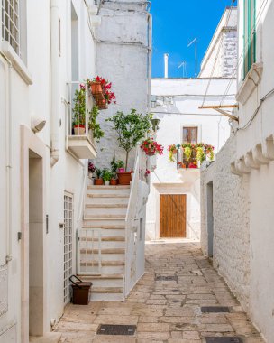 Küçük Cisternino kasabasında manzara, Brindisi Eyaleti, Apulia (Puglia), İtalya.