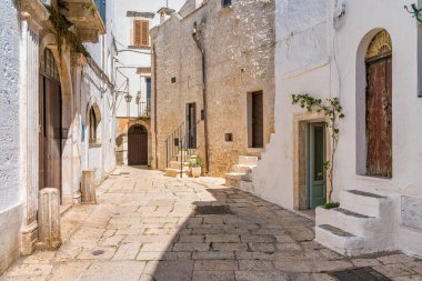 Küçük Cisternino kasabasında manzara, Brindisi Eyaleti, Apulia (Puglia), İtalya.