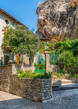 Malcesine, Garda Gölü 'ndeki güzel küçük kasaba. Veneto, Verona ili, İtalya.