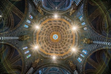 İtalya, Tuscany, Siena Duomo 'da muhteşem bir kubbe. Ekim-12-2019