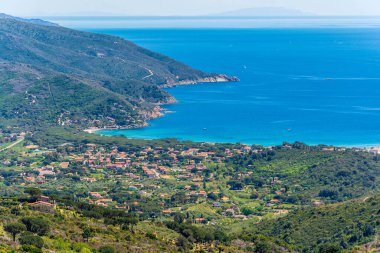 Elba Adası 'nda güzel bir panoramik manzara. Livorno ili, Toskana, İtalya.