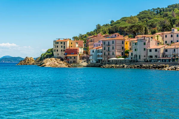 イタリア トスカーナ州エルバ島マルチャーナマリーナ村の風景夏の光景 — ストック写真