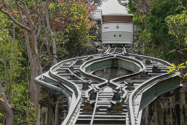 Tramway électrique sur la pente — Photo