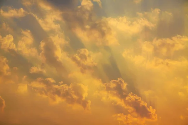 Orangefarbener Sonnenaufgang Mit Wolken Und Blauem Himmel Morgen — Stockfoto