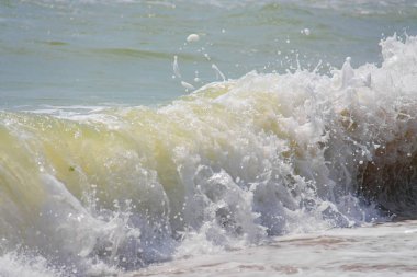 rüzgarlı bir gün içinde dalga deniz