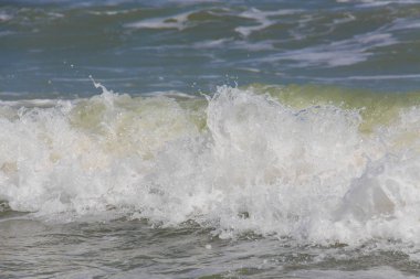 rüzgarlı bir gün içinde dalga deniz